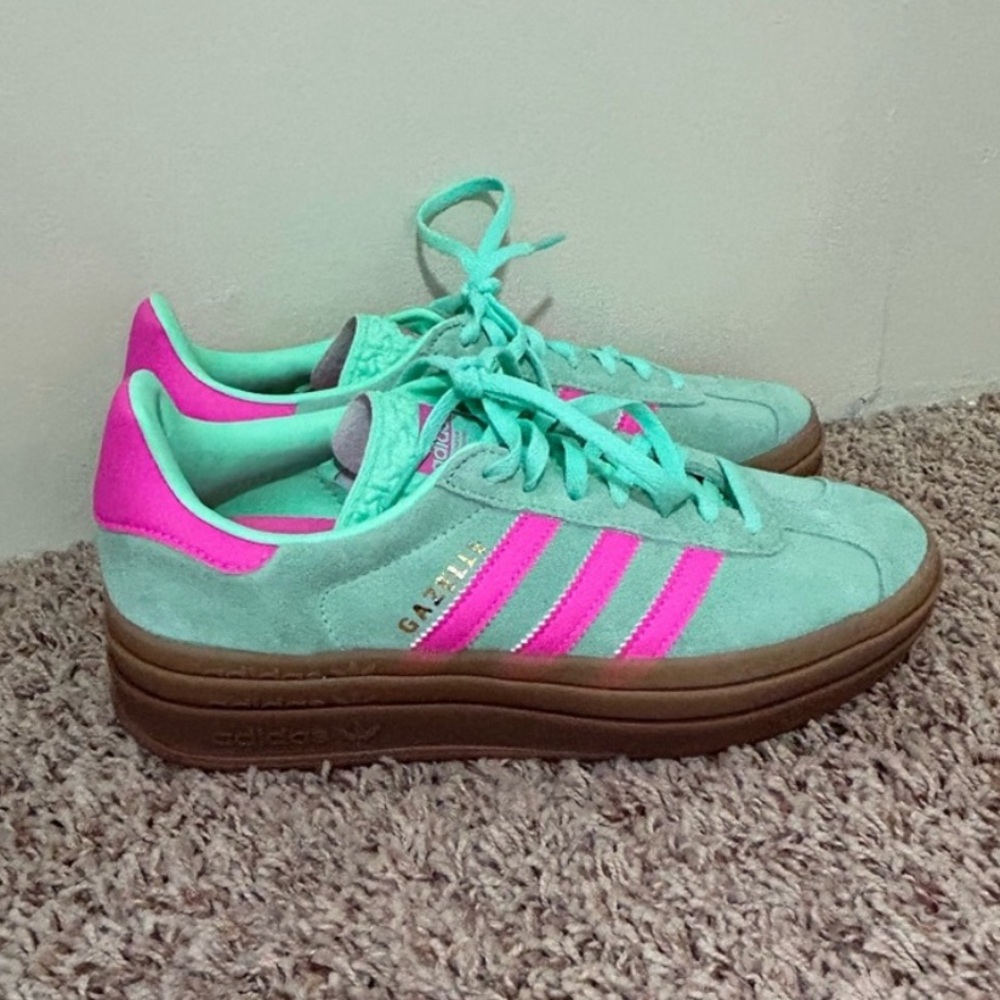 Brand new never worn Adidas Platform Gazelle